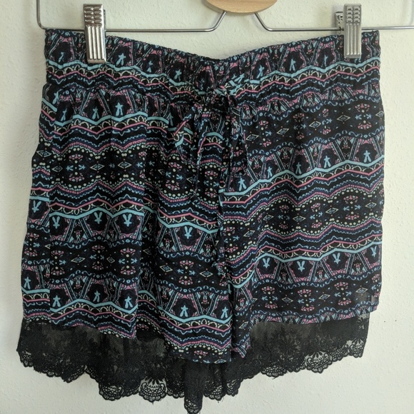 Flowy Lace Shorts - Picture 1 of 2